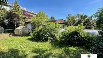 Expose Wunderschönes Grundstück mit renovierungsbedürftigem Haus und Pool