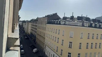 Expose Helle 3-Zimmerwohnung in zentraler Lage - Sanierungsbedürftig