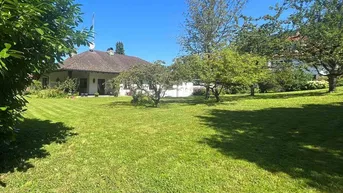 Expose Großes Grundstück mit Landhaus und Hallenschwimmbad