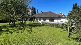 Expose Großes Grundstück mit Landhaus und Hallenschwimmbad