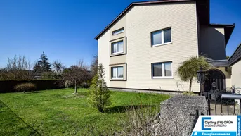 Expose Gepflegtes Wohnhaus - 2 getrennte Wohneinheiten, Doppelgarage und Vollkeller - TOP Lage