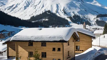 Expose Fantastic Chalet with pool in the heart of Lech