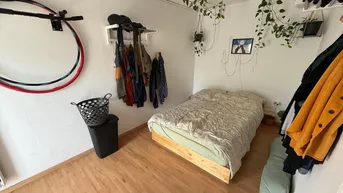 Expose Nachmieter gesucht: Helle 3-Zimmer Dachgeschosswohnung mit zwei Balkon beim Augarten