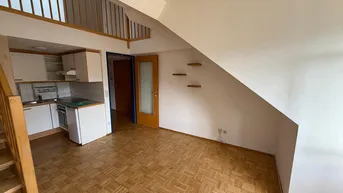 Expose Günstige 2-Zimmer Wohnung mit über 60m2 im Dachgeschoss zu vermieten