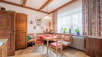 Expose Zweifamilienhaus mit 2 getrennten Wohneinheiten und viel Platz, mit Garten in zentraler Lage