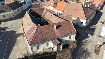 Expose Historisches Wohnhaus im Herzen von Retz – Zwei Wohneinheiten, viel Platz &amp; zentrumsnahe Lage