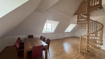 Expose Klimatisiertes Dachgeschoss - 3-Zimmer - Lift vorhanden! Ohne Finanzierungsbeitrag!