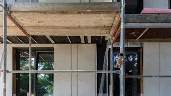 Expose Luxus-Garten-Apartment mit beheizbarem Edelstahlpool mit Gegenstromanlage | Kaufpreiszahlung erst bei Übergabe