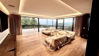 Expose Penhouse-Wohnung mit Terrasse, Garten und Pool in herrlicher Aussichtslage