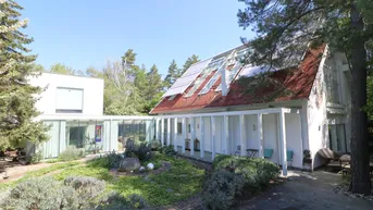 Expose Luxusvilla mit Park, Pool und Badehaus am Naturschutzgebiet