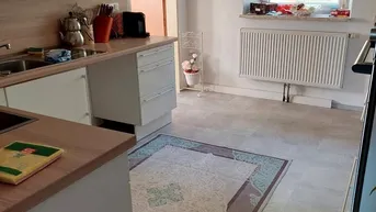 Expose Preisreduktion! Wunderschönes Zweifamilienhaus mit großzügigem Garten und erstklassiger Ausstattung