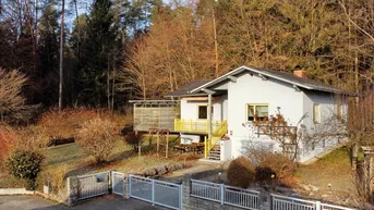 Expose Wieder da! Bungalow in Sackgasse - Extra Sauna- u. Wellness-Haus - Park&amp;Ride fussläufig erreichbar!