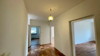 Expose Schöne und geräumige Wohnung 2.OG ca. 120 m² - WG geeignet! Verfügbar und zu besichtigen ab 1. Juli!