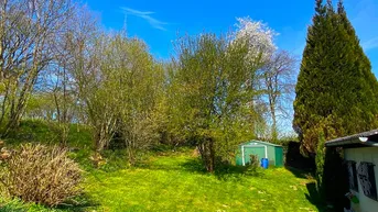 Expose Schönes 1.000 m² großes Grundstück, leichte Hanglage, Nähe Fernitz - mit kleinem Wochenendhaus!
