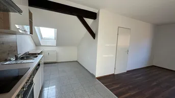 Expose ***Dachgeschosswohnung in ruhiger Lage***