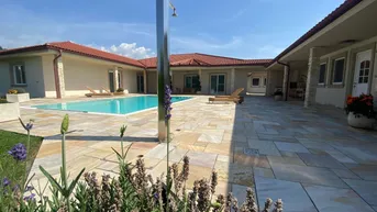 Expose Ultimativer Luxus im Mediterranen Stil: Sensationeller Bungalow mit Pool in Exklusiver Ausstattung und Top Ruhelage, hier erfüllt sich Jeder Wohntraum