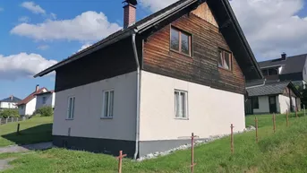 Expose Sanierungsbedürftiges Familienhaus mit Nebengebäuden in Traumlage