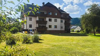 Expose *** Hochwertig möbliert &amp; top saniert: Stilvolle 74m²-Wohnung mit Loggia in ruhiger Lage + Carport ***