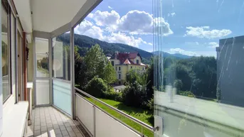 Expose *** 63,5m² - 3 Zimmer Juwel, saniert, im Zentrum Bruck/Mur, teilmöbliert mit Parkplatz und verglasten Balkon ***