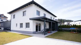 Expose Moderne Doppelhaushälfte mit großzügigem Garten und hochwertiger Ausstattung