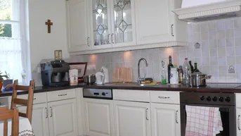 Expose Geräumige 4-Zimmer Altbauwohnung mit Balkon und Parkplätzen