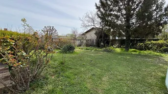 Expose FREISTEHENDES HAUS UMRAHMT VON EINEM SCHÖNEN GARTEN