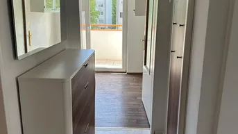 Expose Moderne, neu sanierte Wohnung mit Balkon und Aufzug sowie Parkplatz