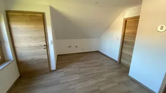 Expose Neu renovierte OG-Wohnung in ruhiger Lage zu vermieten