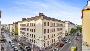 Expose Renovierungspotential - Tolle 2 Zimmer Altbauwohnung im 3. Liftstock