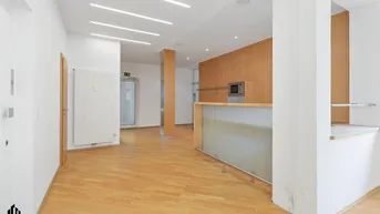 Expose Arbeiten mit Stil im Zentrum von Enns – großzügige Bürofläche mit Terrasse