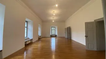 Expose Herrschaftliches Wohnen im Schloss 3 Zimmer Wohnung 155 m² Warmmiete