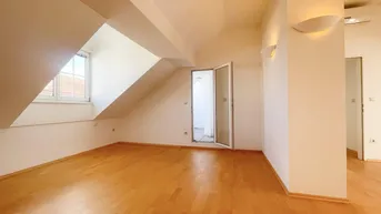 Expose Großzügige 3-Zimmer-DG-Wohnung mit getrennter K�üche und Terrasse