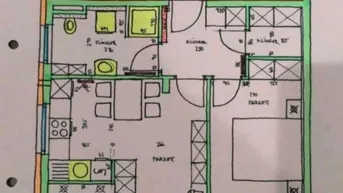 Detaillierter Grundrissplan mit Treppenhaus, Wohnbereich, Schlafzimmer und Balkon.