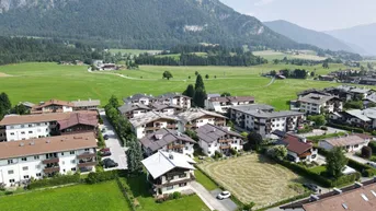 Expose Großer, in ruhiger Grünlage befindlicher Baugrund mit Altbestand
