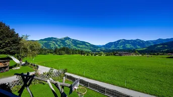 Expose Traumhafte Doppelhaushälfte in Hopfgarten: 155m², Balkon, Terrasse &amp; Garage!