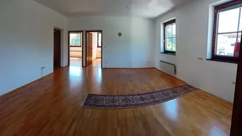 Expose Wohnung mit 86 m² plus Garten mit 91 m²