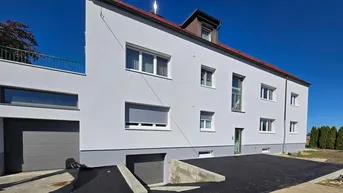 Expose Erstbezug nach Kernsanierung: Moderne Wohnung im 1. OG mit Garage
