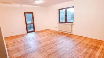 Expose Terrasse mit Ausblick. - Wohnung mit Potential zur Modernisierung. - Infrastruktur fußläufig.