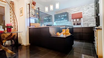 Expose Modernes Haus nahe dem Mattsee mit eigenem Badeplatz. - Besondere Chance nur 20 Min. vor Salzburg.