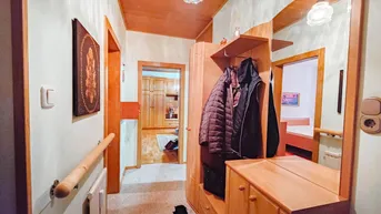 Expose Gepflegte 3-Zimmer-Wohnung in ruhiger Lage mit Garage und großem Keller.
