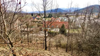 Expose Großzügiges Baugrundstück mit Potenzial. - Teilbar und bis zu 1.450 m² Bruttogeschoßfläche realisierbar.
