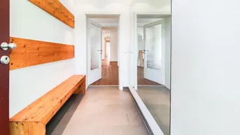 Expose Lichtdurchflutete Wohnung: Hochwertiges Wohnambiente mit Kamin und 3 Stellplätzen. - 10 Min. nach Klagenfurt.