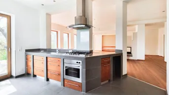 Expose Lichtdurchflutete Wohnung: Hochwertiges Wohnambiente mit Kamin und 3 Stellplätzen. - 10 Min. nach Klagenfurt.