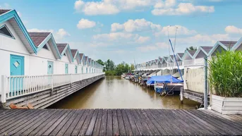 Expose Stilvolles Bootshaus mit Anlegestelle direkt am Neusiedler See. - Feriendomizil und Vermietung möglich.