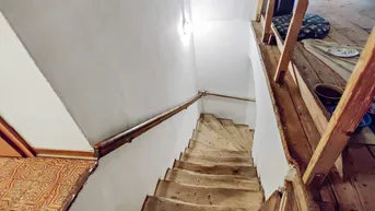 Expose Wohnhaus mit Stallungen im Zentrum von Lambach. - Sanierungspotential mit Widmung „Gemischtes Baugebiet".