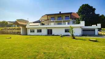 Expose Repräsentatives Anwesen mit großzügigen Wohn- und Freiflächen in Ruhelage. - Pool und Nebengebäude.
