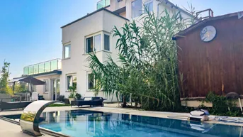 Expose Panoramablick trifft Luxus: Exklusive Villa mit Pool und Seeblick in Krumpendorf.