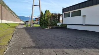 Expose Parkplatz / Stellplatz für PKW, Wohnwagen, Wohnmobil