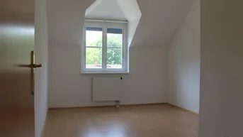 Expose Helle schöne Dachgeschoßwohnung, 71m² - 3 Zimmer