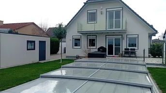 Expose Traumhaus in Matzendorf: Großzügiger Wohnkomfort mit Balkon, Terrasse, Garage und Pool